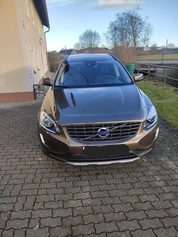 Gebraucht Volvo XC60 Kinetic 150 PS (110 kW) 2016 Braun SUV