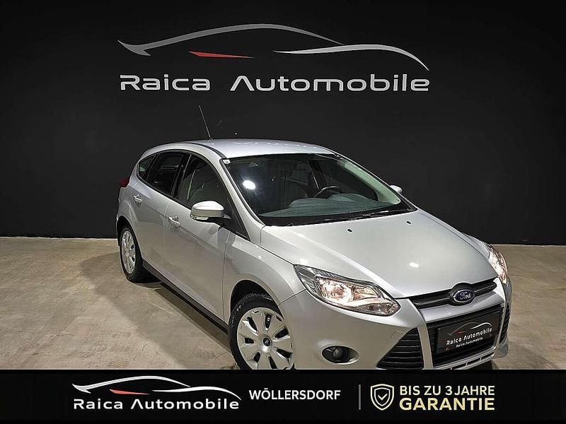 Gebraucht Ford Focus 105 PS (77 kW) 2012 Grau Limousine