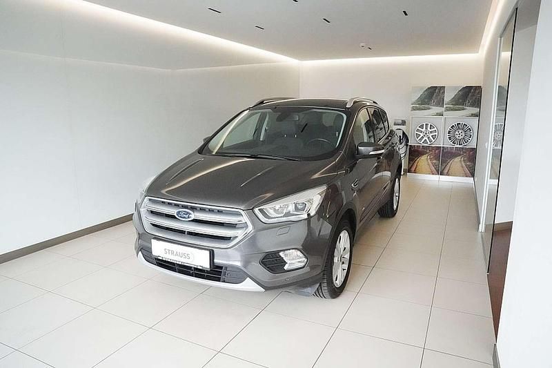 Grau Gebraucht 2018 Ford Kuga Titanium SUV | € 16.500 (Fairer Preis) - Bild 1/3