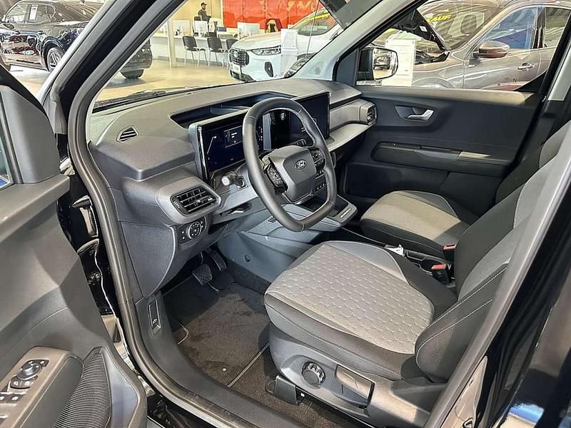 Neu Ford Tourneo Titanium 100 kW (136 PS) 2025 Kombi