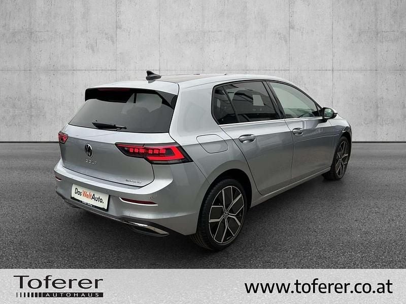 Gebraucht VW Golf VIII Style 204 PS (150 kW) 2024 Silber  metallic Limousine