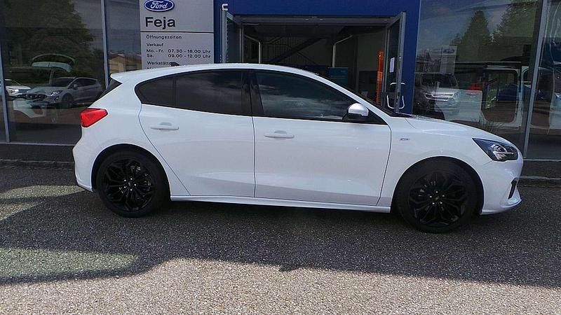 Gebraucht Ford Focus ST-Line 120 PS (88 kW) 2020 Weiß Limousine