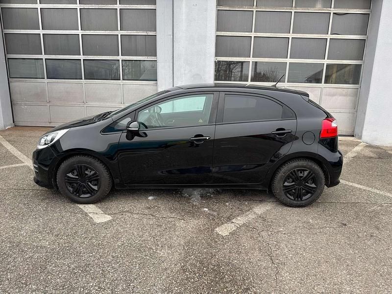 Gebraucht Kia Rio 84 PS (61 kW) 2016 Schwarz Kleinwagen