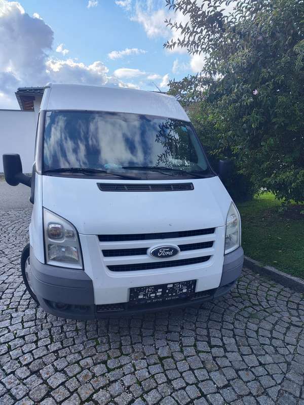 Weiß Gebraucht 2012 Ford Transit Trend Van / Kleinbus | € 7.850 (Teuer) - Bild 1/4
