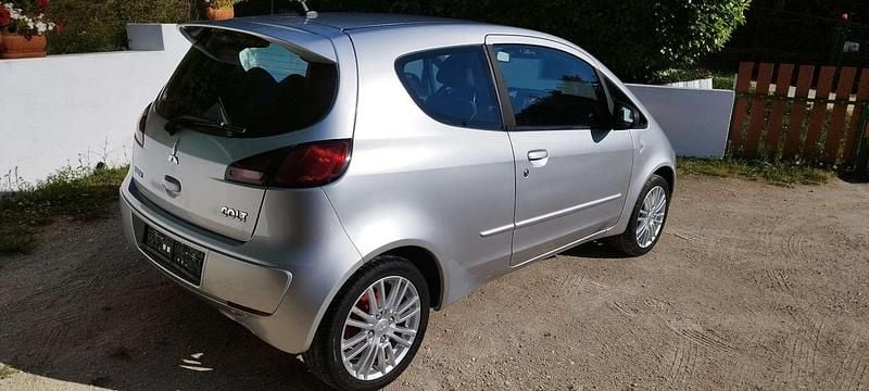Silber Gebraucht 2007 Mitsubishi Colt Limousine | € 2.999 - Bild 1/4