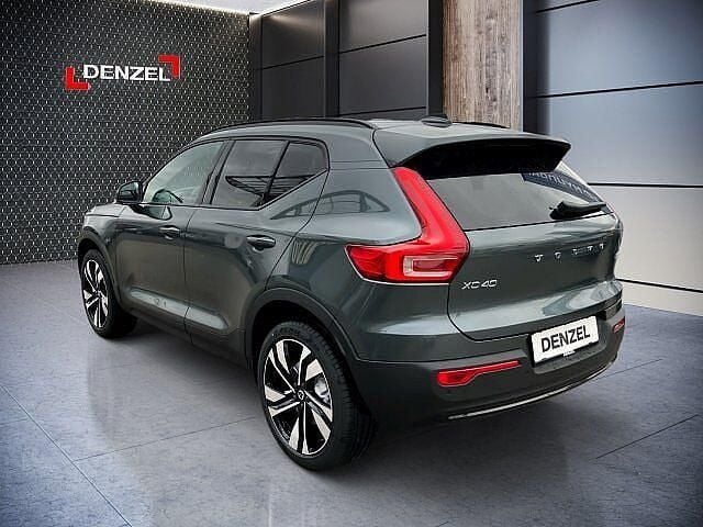 Neu Volvo XC40 163 PS (119 kW) 2026 Grün SUV