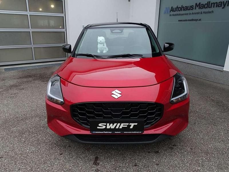 Neu Suzuki Swift 82 PS (60 kW) 2025 Rot Limousine