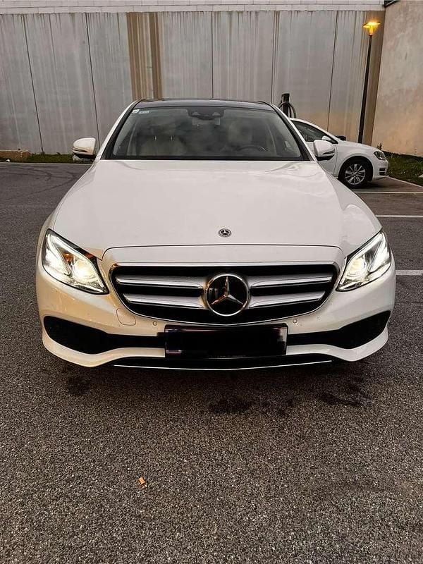 Weiß Gebraucht 2017 Mercedes E200 Limousine | € 29.990 (Fairer Preis) - Bild 1/4