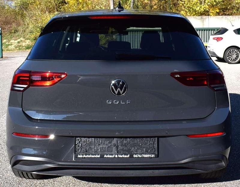 Gebraucht VW Golf VIII 116 PS (85 kW) 2024 Grau Limousine