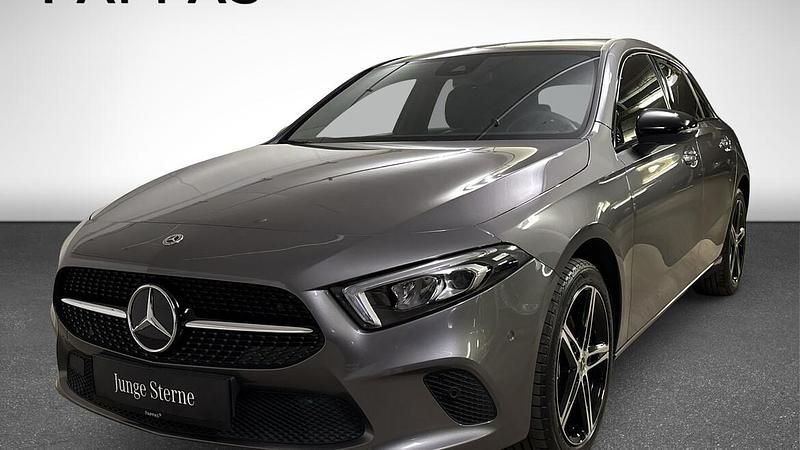 Grau Gebraucht 2024 Mercedes A250 Night Limousine | € 32.590 (Guter Preis) - Bild 1/1