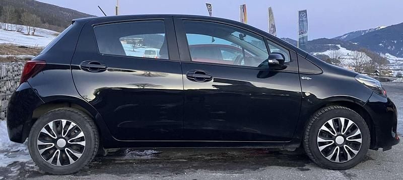 Schwarz Gebraucht 2015 Toyota Yaris Kleinwagen | € 7.000 (Superpreis) - Bild 1/4
