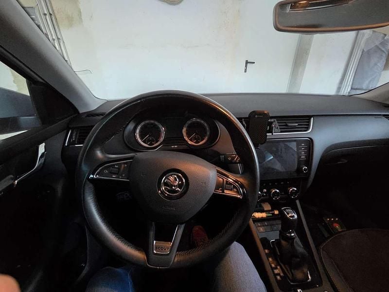 Gebraucht Skoda Octavia Scout 150 PS (110 kW) 2018 Weiß Kombi