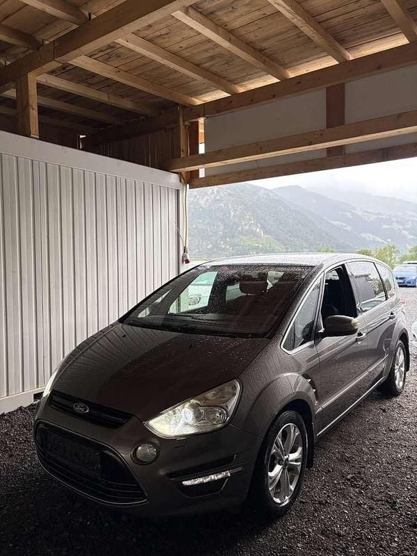 Braun Gebraucht 2012 Ford S-MAX Titanium Van / Kleinbus | € 6.990 (Guter Preis) - Bild 1/4