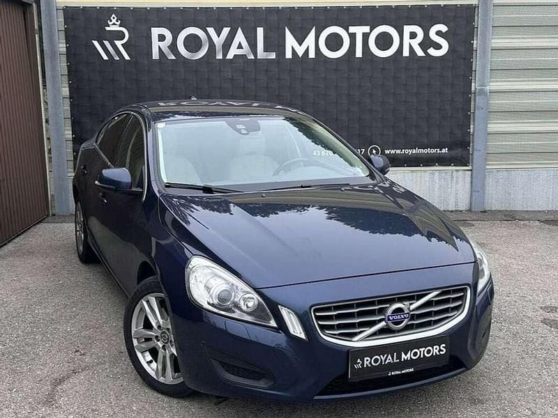 Blau Gebraucht 2012 Volvo S60 Momentum Limousine | € 9.990 - Bild 1/4
