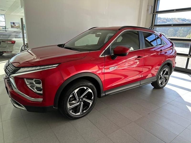 Mittelrot normal Gebraucht 2022 Mitsubishi Eclipse Cross Intense+ SUV | € 22.590 (Fairer Preis) - Bild 1/4