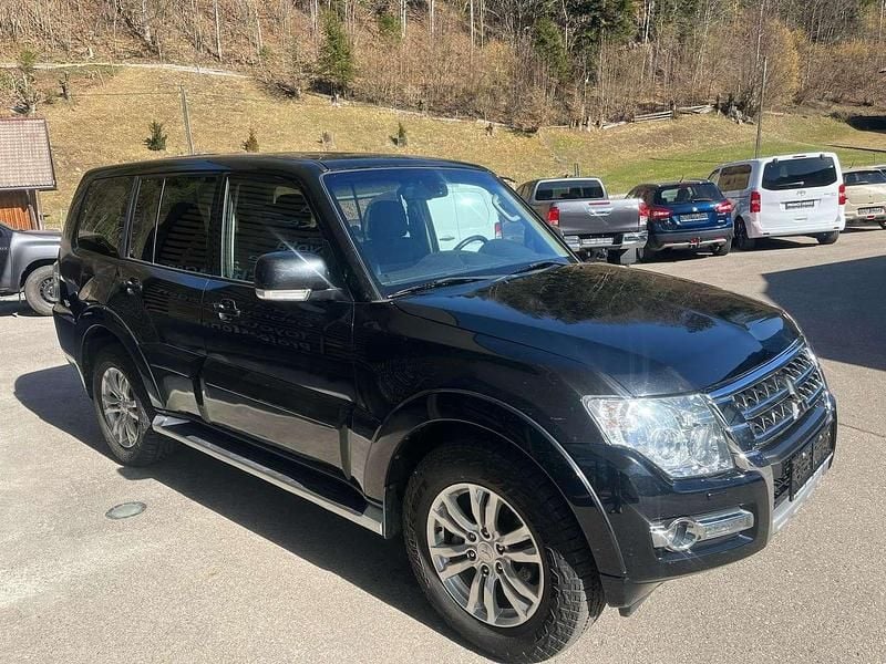 Gebraucht Mitsubishi Pajero Comfort Edition 200 PS (147 kW) 2015 Schwarz SUV