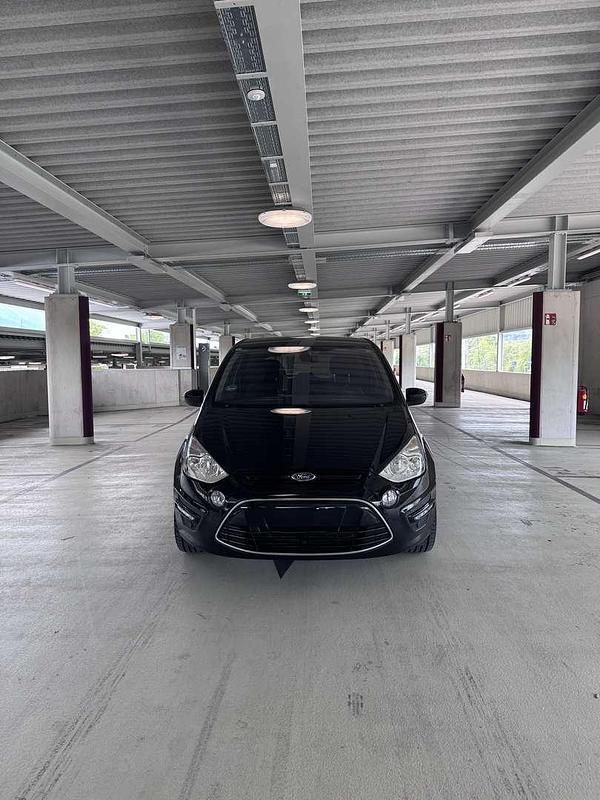 Schwarz Gebraucht 2011 Ford S-MAX Titanium Van / Kleinbus | € 7.500 (Etwas zu teuer) - Bild 1/4