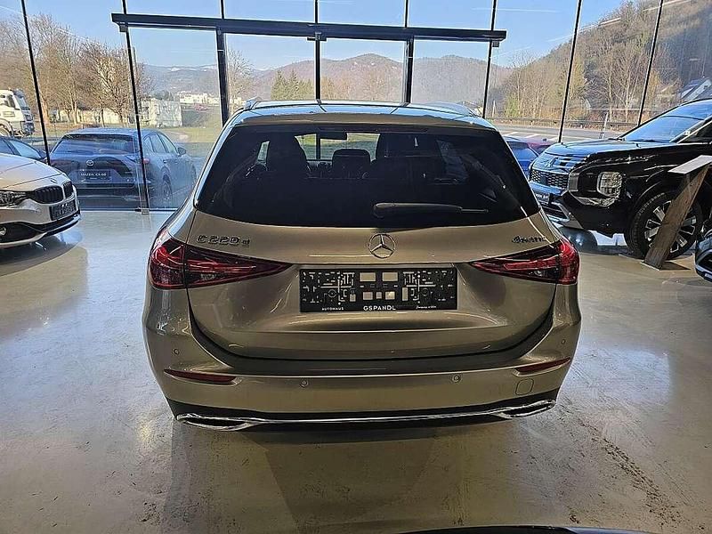 Gebraucht Mercedes C220 197 PS (144 kW) 2022 Silber Kombi