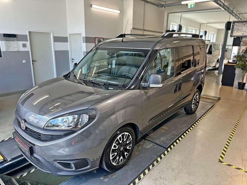 Gebraucht Fiat Doblò Lounge 120 PS (88 kW) 2018 Grau Van / Kleinbus