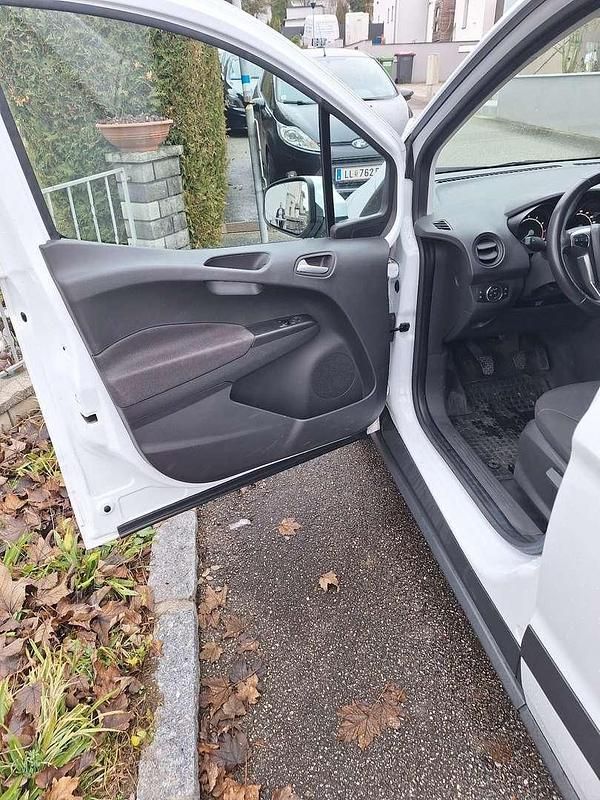 Gebraucht Ford Courier 101 PS (74 kW) 2017 Van / Kleinbus