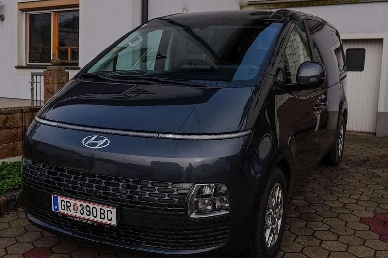 Gebraucht 2024 Hyundai Staria Trend Van / Kleinbus | € 34.000 - Bild 1/4