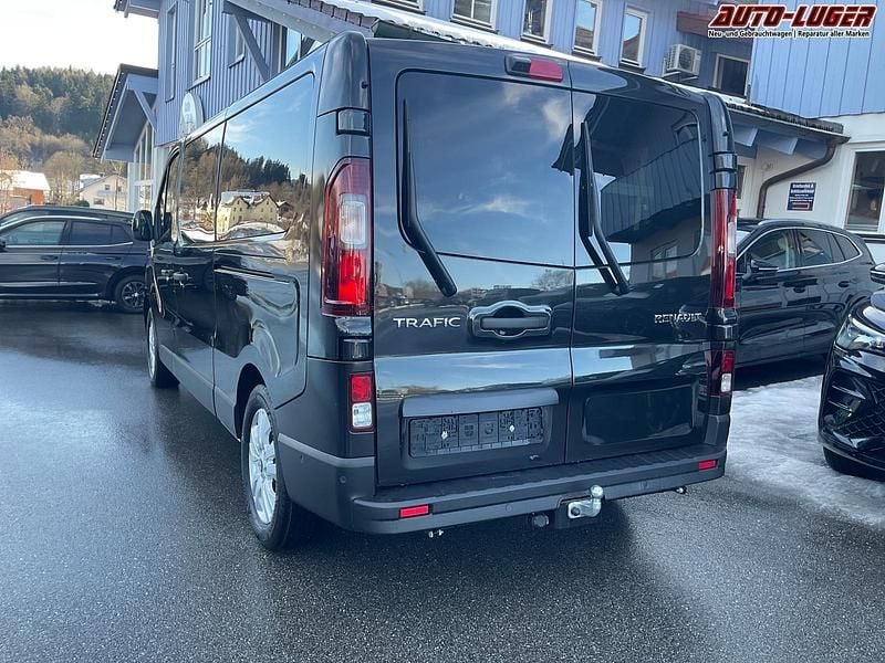 Neu Renault Trafic Evolution 2026 Midnight black metallic Van / Kleinbus