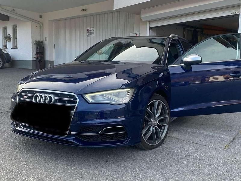Blau Gebraucht 2014 Audi S3 Limousine | € 23.500 - Bild 1/4