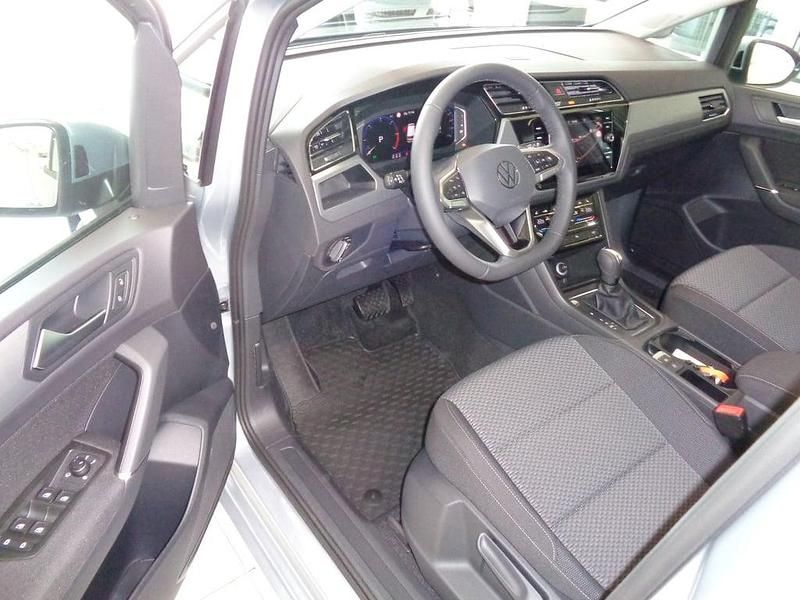 Neu VW Touran 150 PS (110 kW) 2025 Silber  metallic Van / Kleinbus