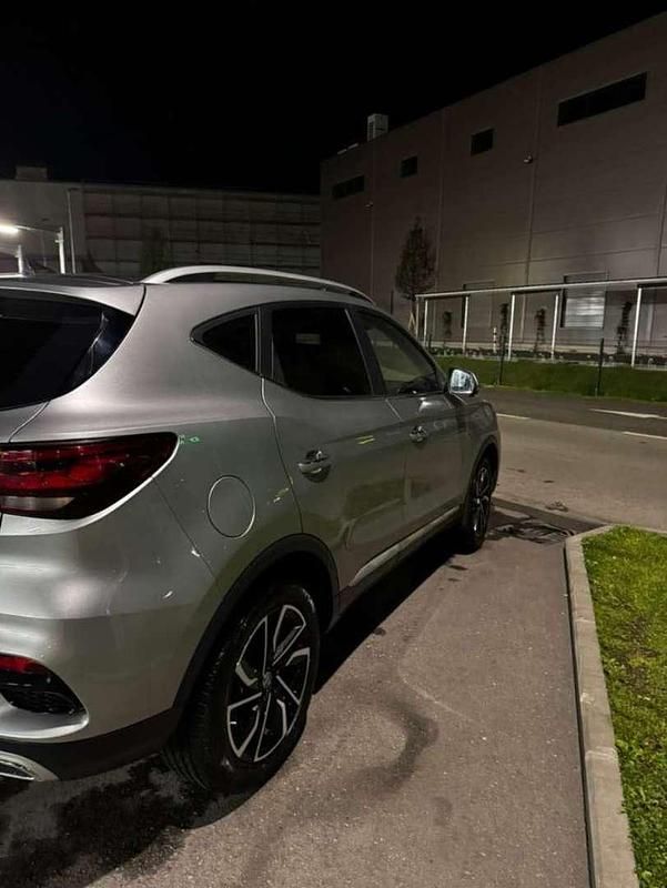 Gebraucht MG ZS Luxury 111 PS (81 kW) 2024 Limousine