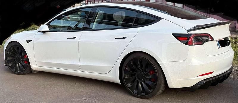 Weiß Gebraucht 2021 Tesla Model 3 Performance Limousine | € 31.500 (Etwas zu teuer) - Bild 1/4