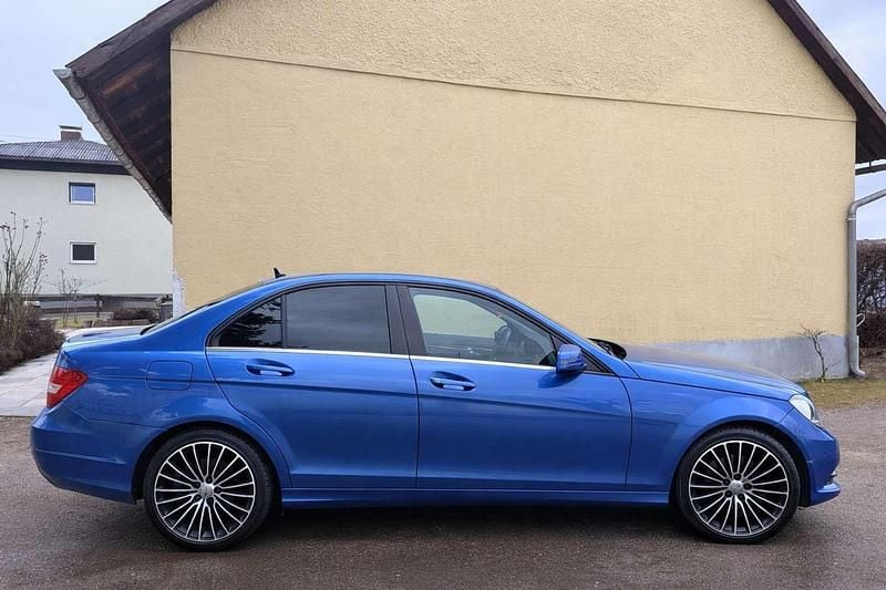 Gebraucht Mercedes C180 Elegance 120 PS (88 kW) 2012 Blau Limousine