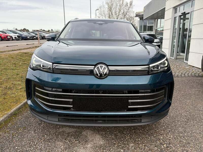 Dunkelblau metallic Gebraucht 2025 VW Tiguan Elegance SUV | € 51.500 - Bild 1/4