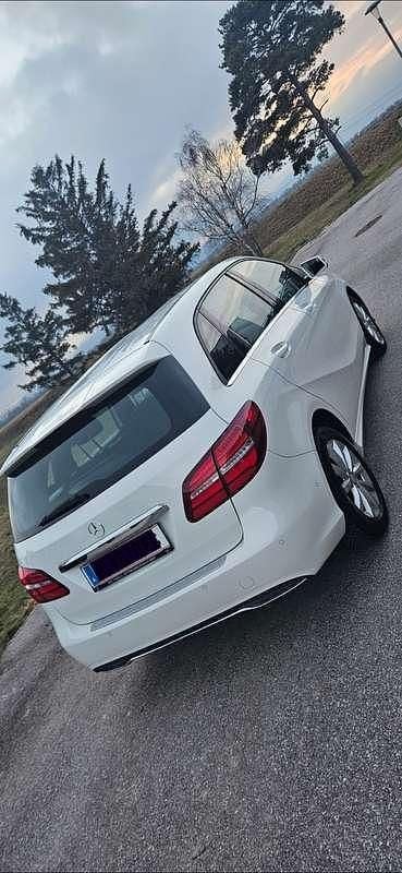 Gebraucht Mercedes 180 109 PS (80 kW) 2017 Weiß Limousine