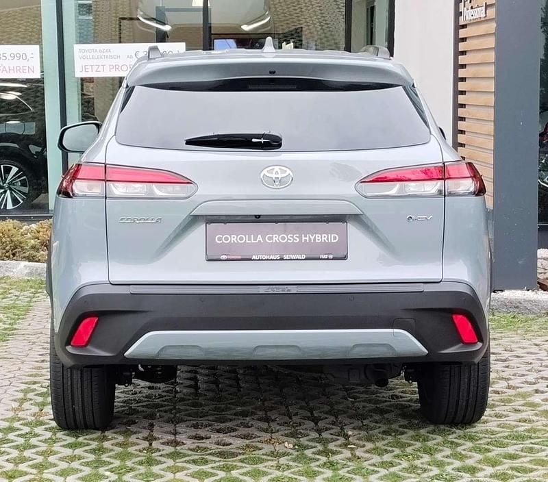 Neu Toyota Corolla Cross Active 98 PS (72 kW) 2025 Grau SUV