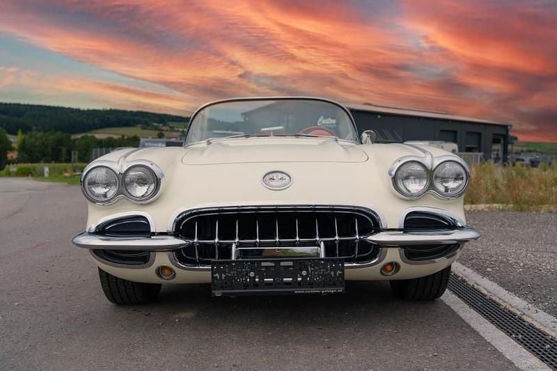 Gebraucht Chevrolet Corvette C1 234 PS (172 kW) 1958 Weiß Kleinwagen