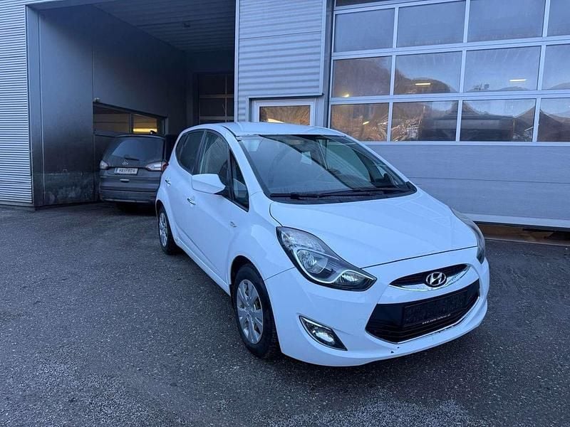 Gebraucht Hyundai ix20 90 PS (66 kW) 2011 Weiß Kleinwagen