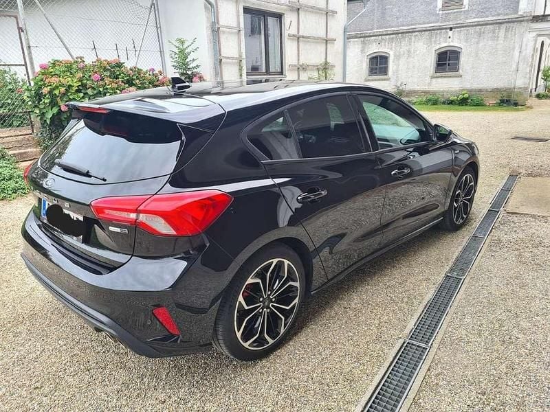 Gebraucht Ford Focus ST-Line X 125 PS (91 kW) 2021 Schwarz Limousine