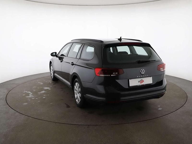 Gebraucht VW Passat 122 PS (89 kW) 2022 Dunkelgrau  metallic Kombi