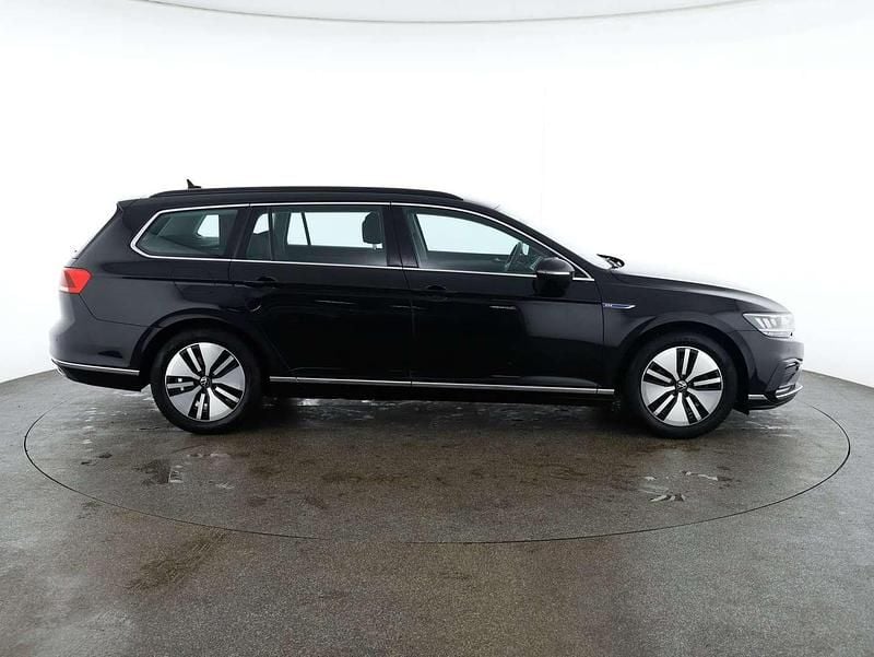 Gebraucht VW Passat GTE 156 PS (114 kW) 2022 Schwarz  metallicperleffektno Kombi