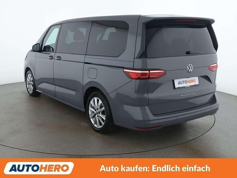Gebraucht VW Multivan Life 150 PS (110 kW) 2023 Grau Van