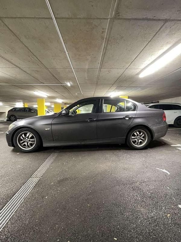 Gebraucht BMW 320 163 PS (119 kW) 2005 Grau Limousine