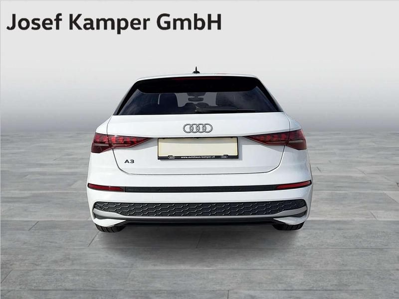 Neu Audi A3 Ambiente 116 PS (85 kW) 2025 Weiß Limousine