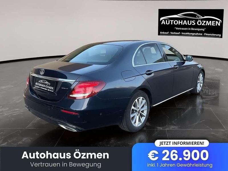 Gebraucht Mercedes E200 Avantgarde 160 PS (117 kW) 2019 Blau Limousine
