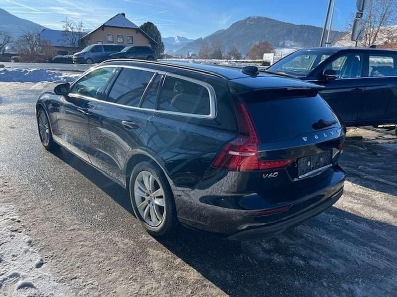 Gebraucht Volvo V60 Core 163 PS (119 kW) 2023 Schwarz Kombi