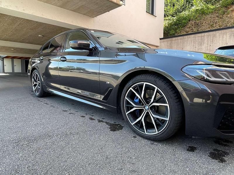 Gebraucht BMW 520 M Sport 190 PS (139 kW) 2022 Grau Limousine