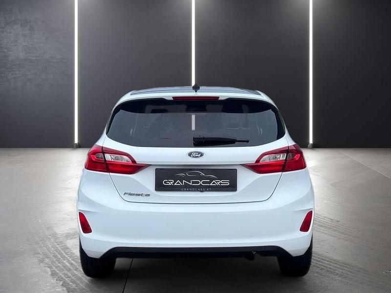 Gebraucht Ford Fiesta Trend 84 PS (61 kW) 2018 Weiß Kleinwagen
