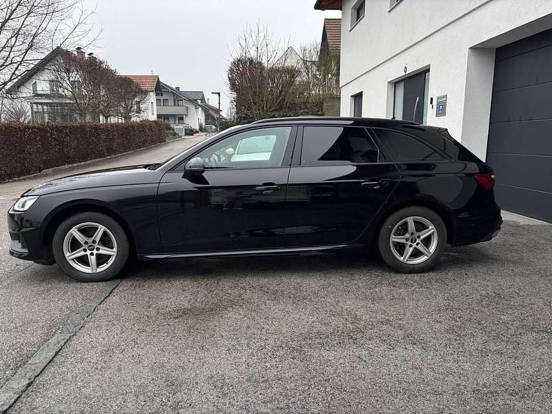 Gebraucht Audi A4 163 PS (119 kW) 2023 Schwarz Kombi