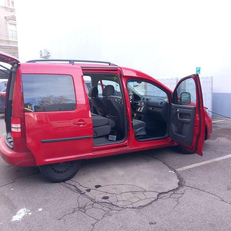 Gebraucht VW Caddy Family 105 PS (77 kW) 2011 Rot Van / Kleinbus