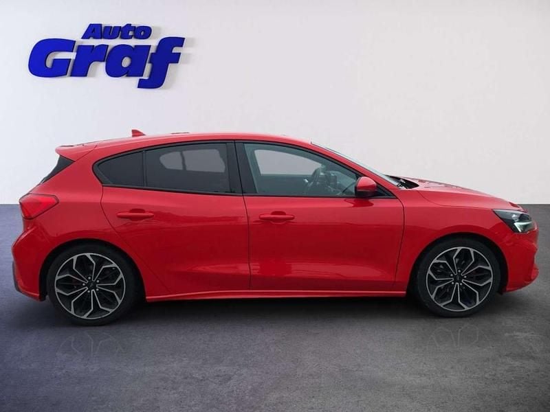 Gebraucht Ford Focus Business Edition 124 PS (91 kW) 2018 Rot Limousine