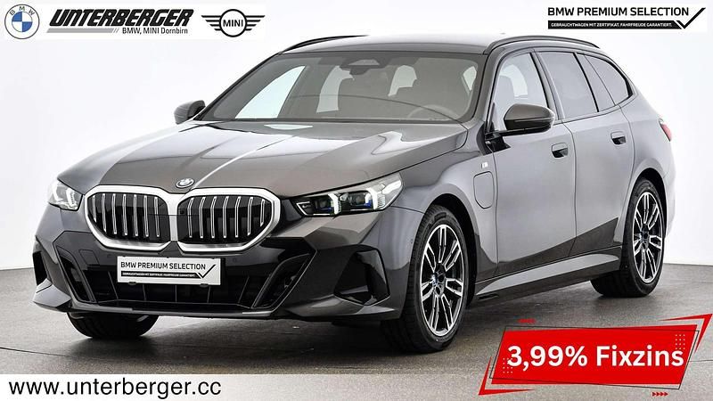 Grau Gebraucht 2024 BMW 530e M Sport Kombi | € 63.450 - Bild 1/4